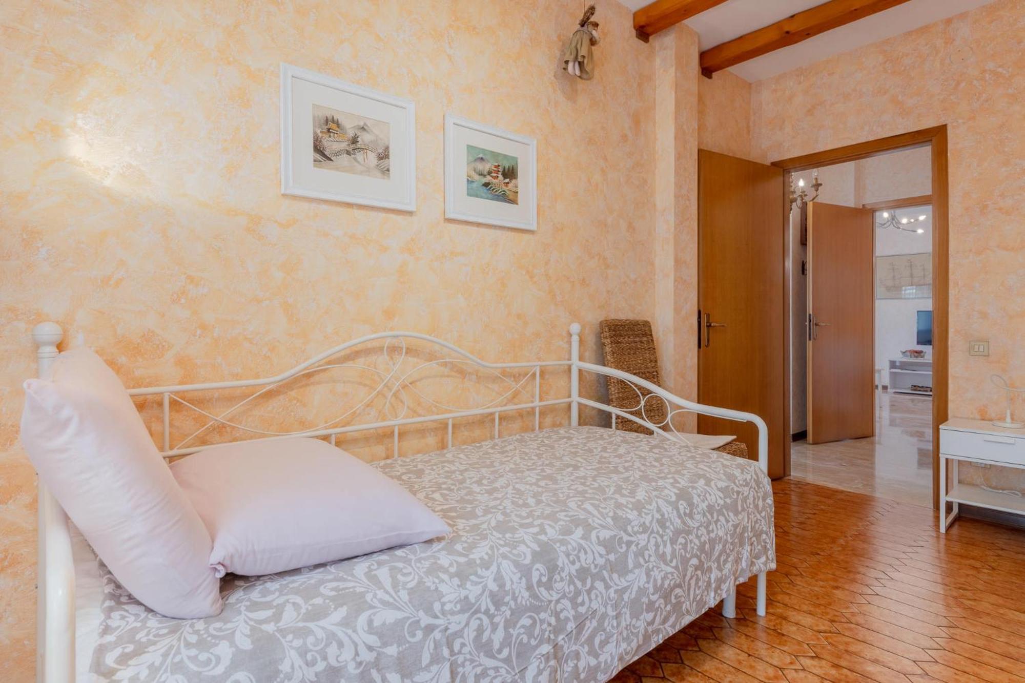 Talamini Apartment เมสเตร ภายนอก รูปภาพ
